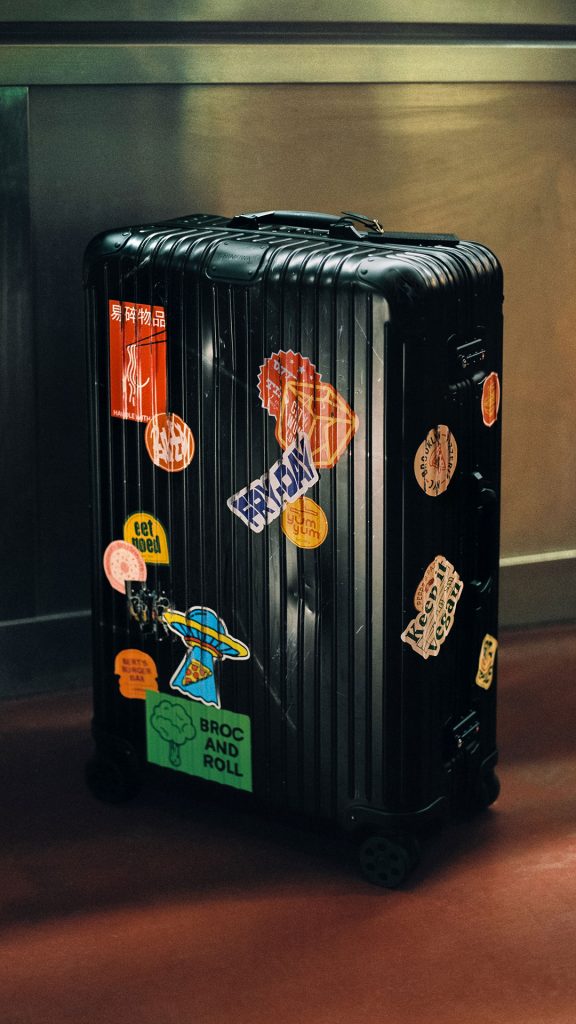 Branding_TV_suitcase_07