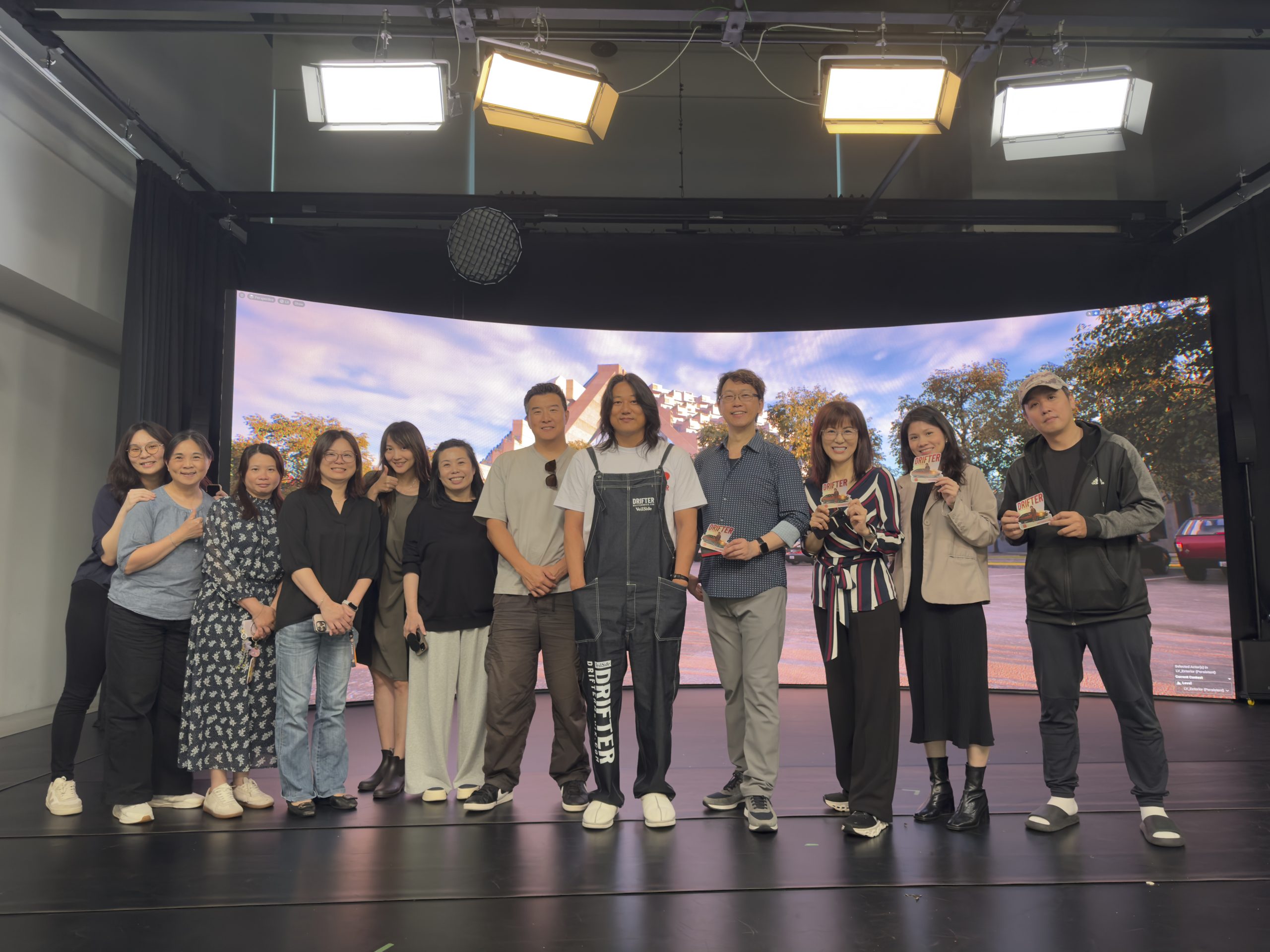 韓哥大方替大家簽名、合照，散發出來的是一種對影像工作的尊重與熱愛。